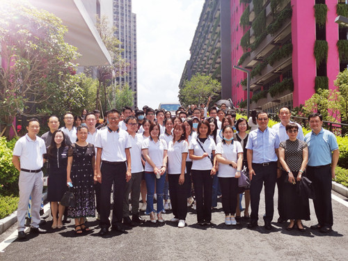 佛山市侨联组织五区留学生协会会员代表走进企业参观考察_副本.jpg
