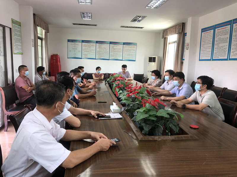 座谈会.jpg
