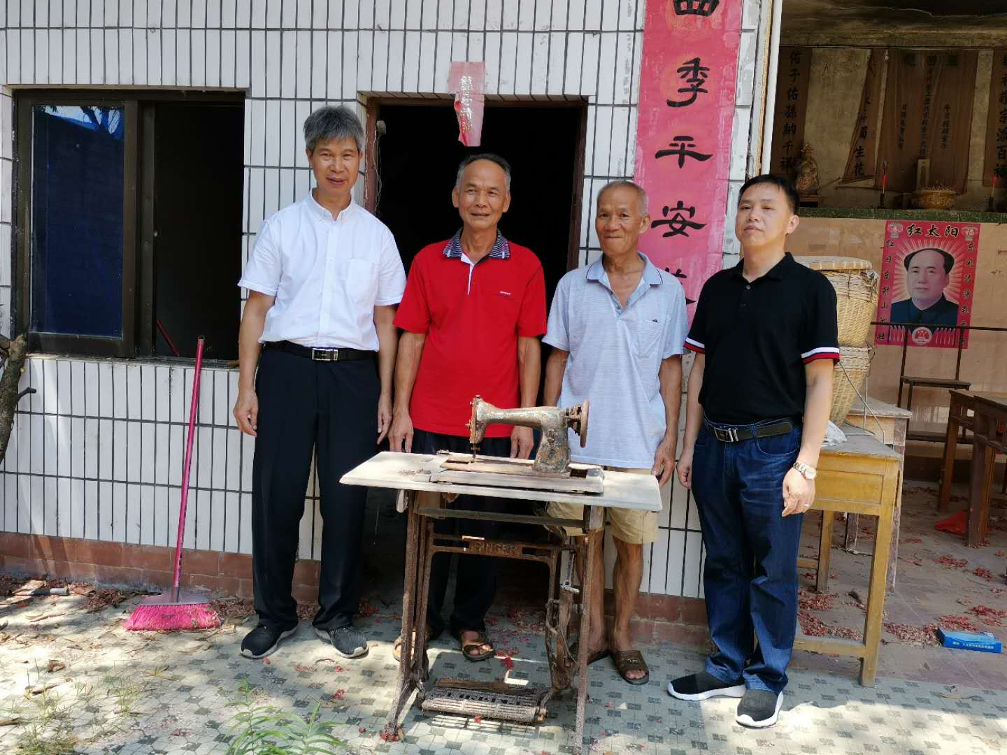 由印尼带回的缝纫机.jpg