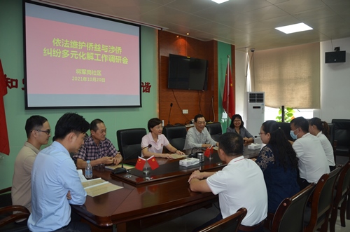召开工作座谈会2_副本.jpg