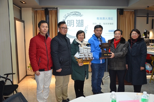 暨大学子赠送纪念品 (2)_副本.jpg