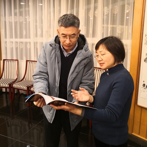 向《读者》杂志孙建华老师交流办刊经验_副本.jpg