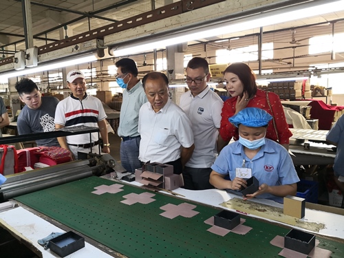 调研高要区金英包装制品有限公司生产车间_副本.jpg