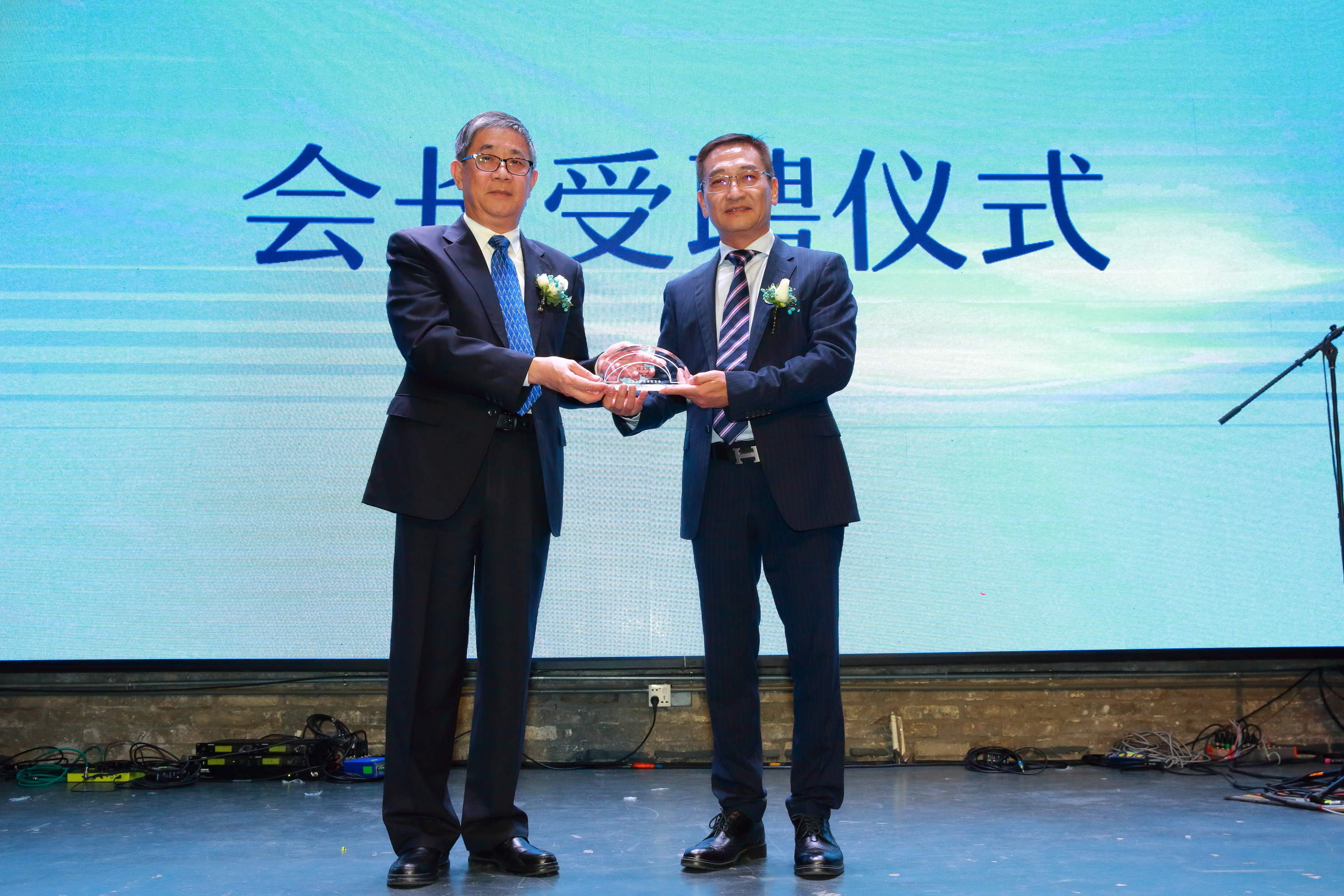会长受聘.jpg
