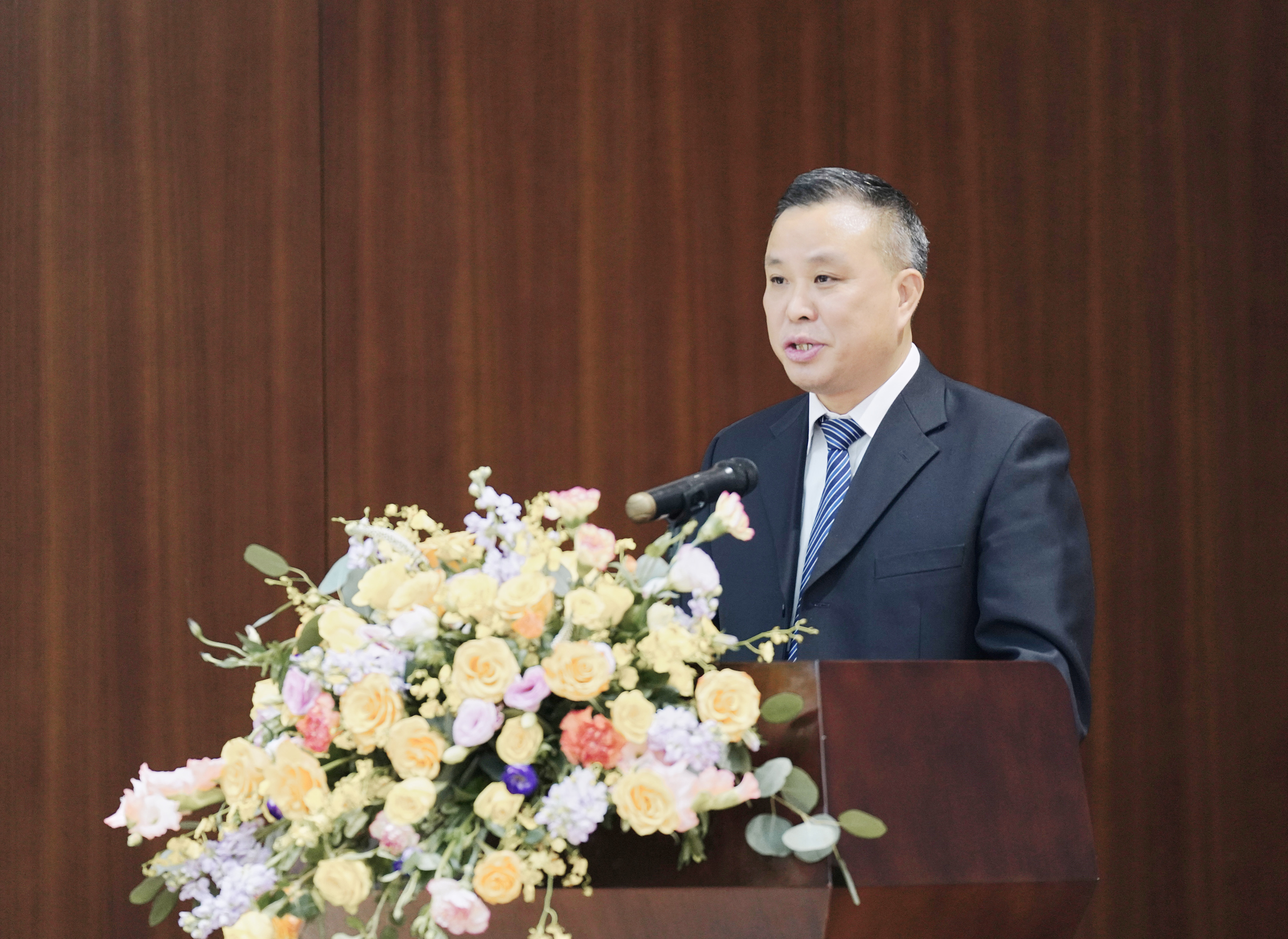 2市侨联主席汤志平讲话.jpg