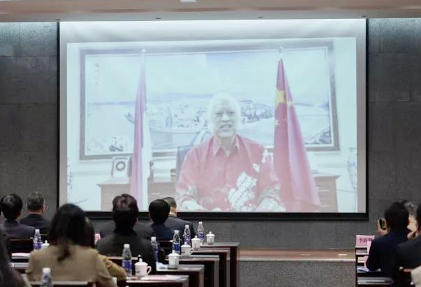 3市留学人员发展联合会荣誉会长、印尼侨领熊德龙先生视频祝贺.jpg