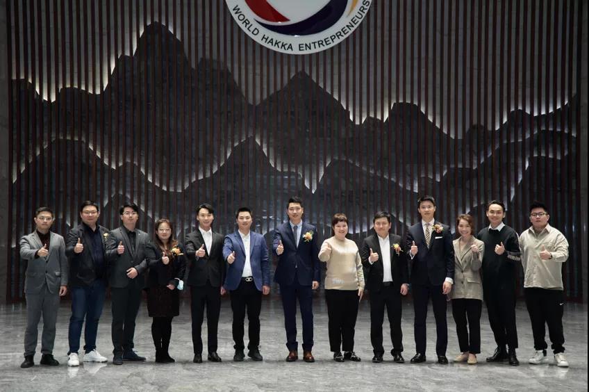 12市留学人员发展联合会第三届理监事会成员合影.jpg