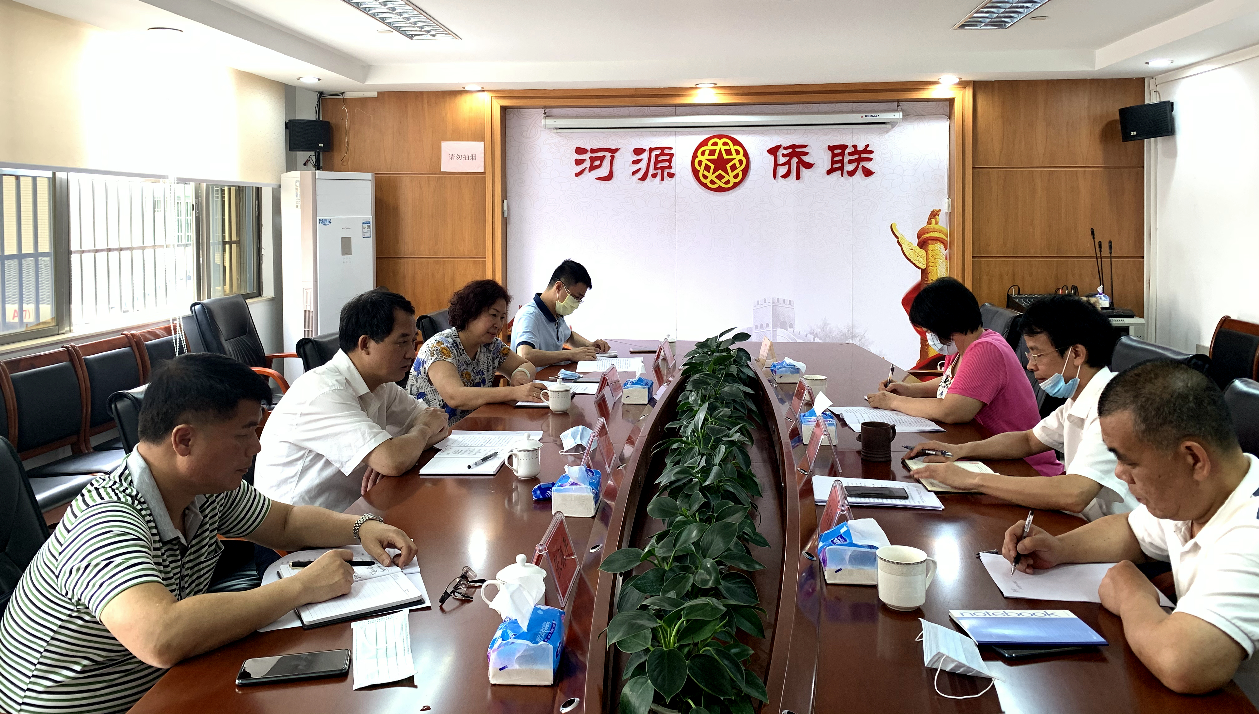 叶常委到市侨联调研.jpg