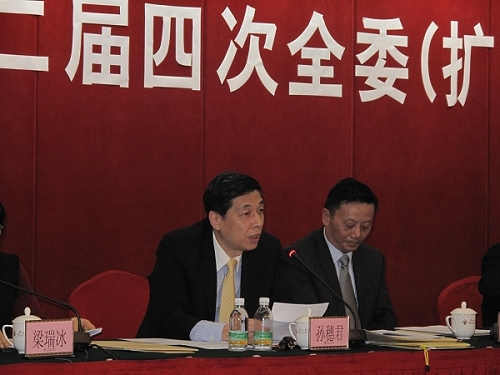 市侨联副主席孙穗君主持会议