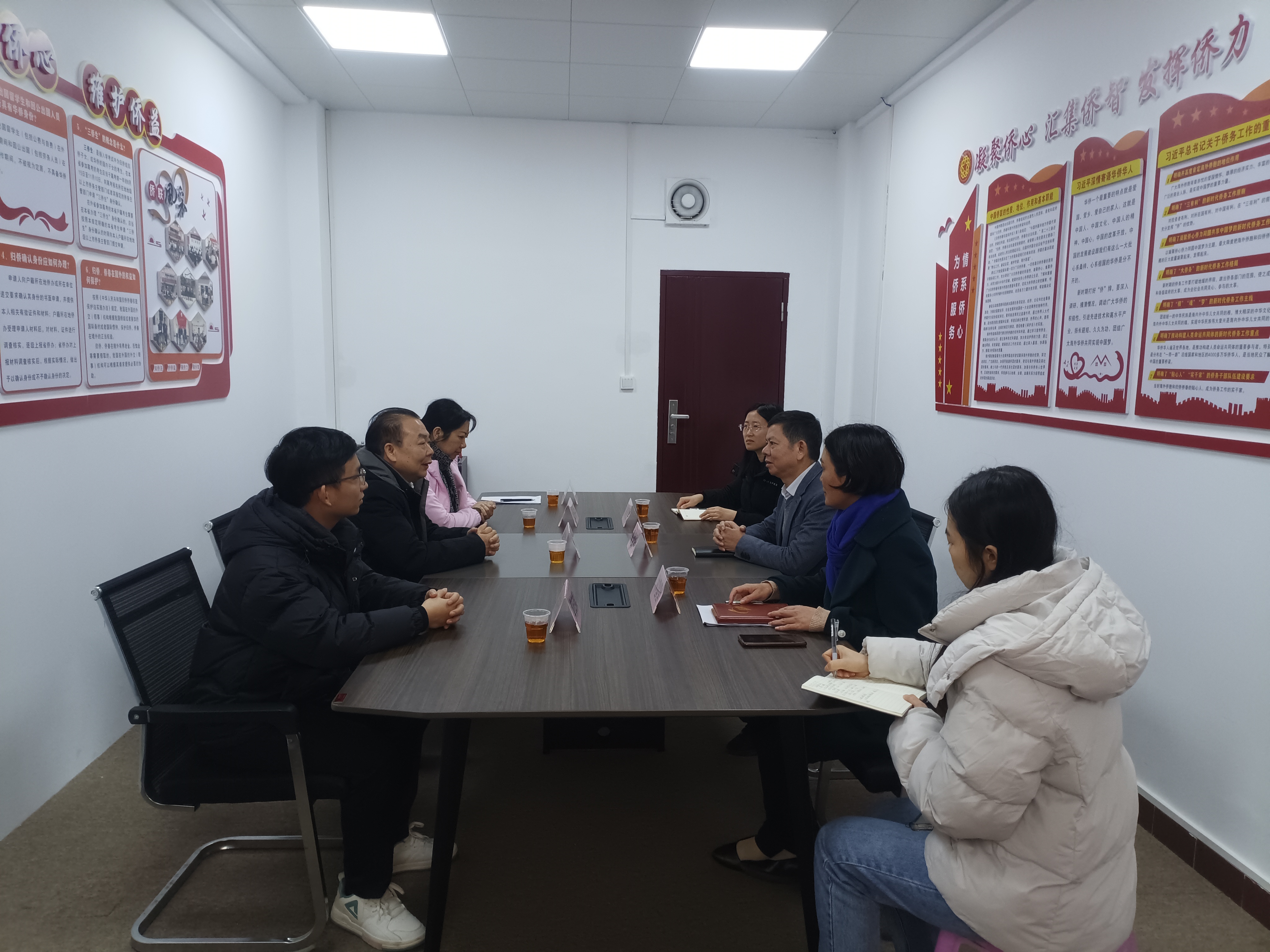 阳西侨联调研座谈.jpg