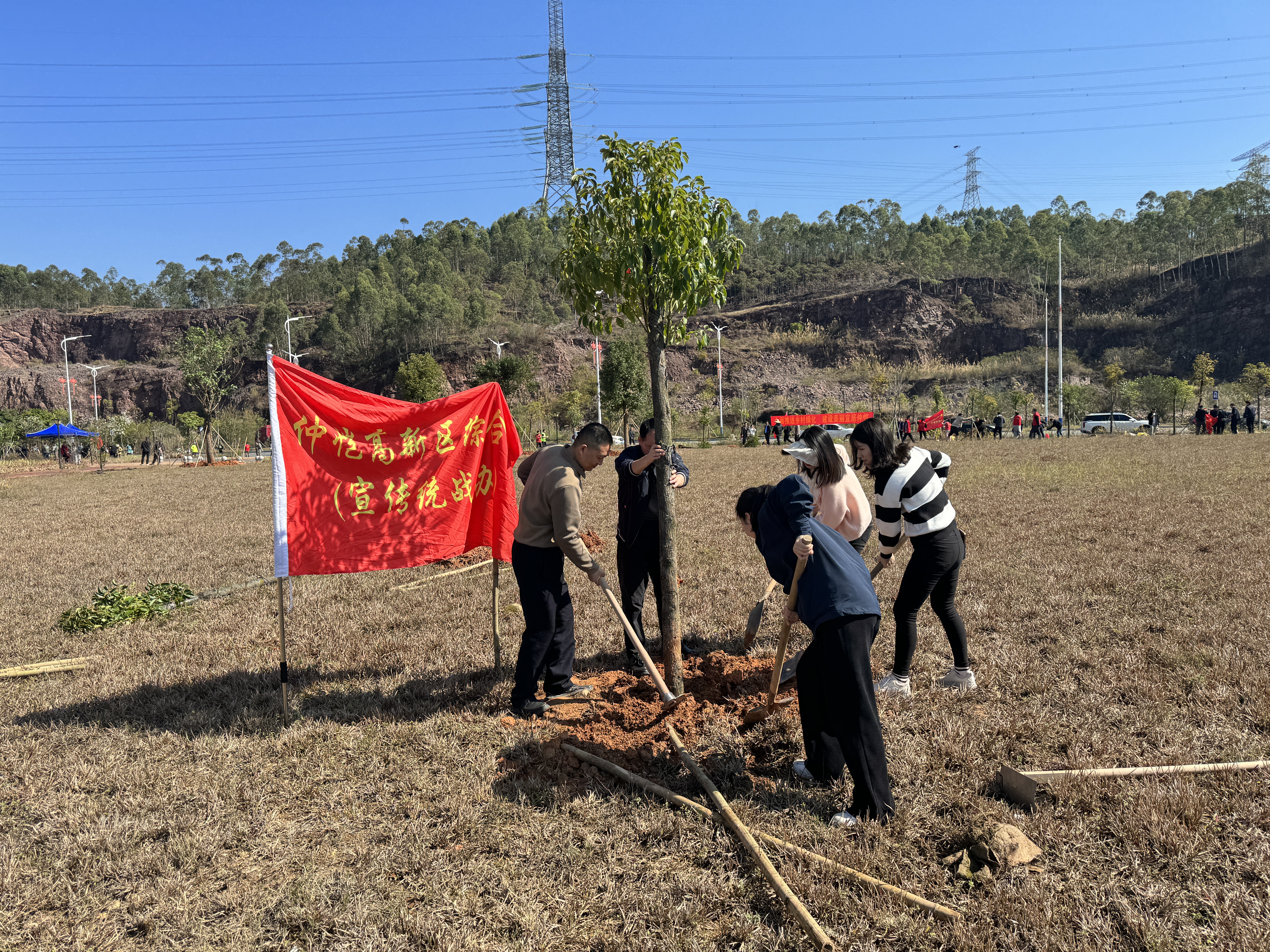 19仲恺植树活动1 (2).jpg
