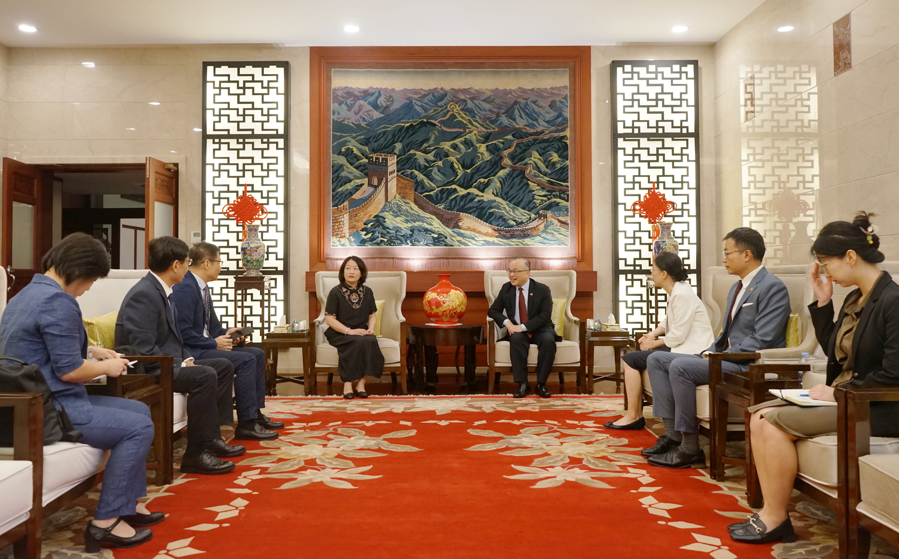 拜访驻泰王国大使馆.JPG
