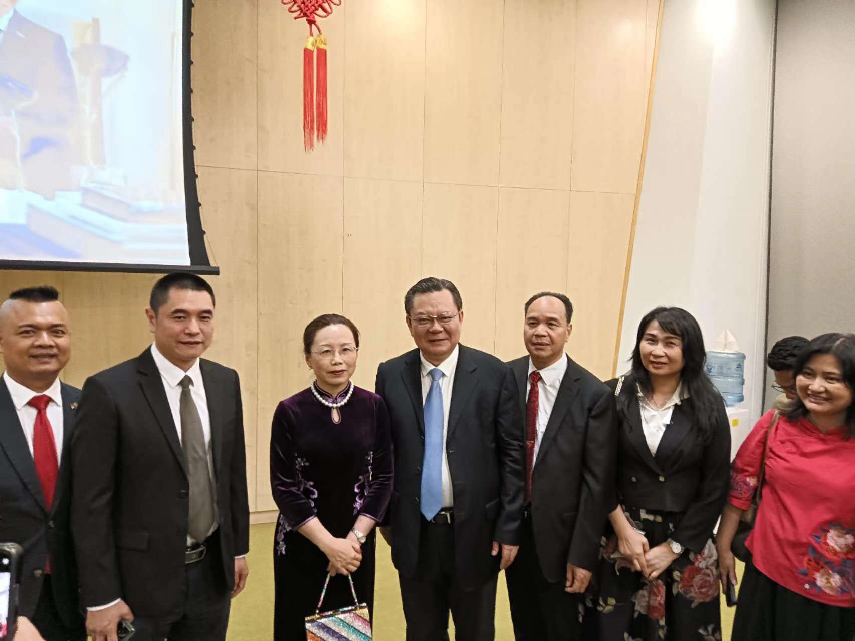 向中国新任驻巴拿马大使徐学渊汇报了工作成果.jpg