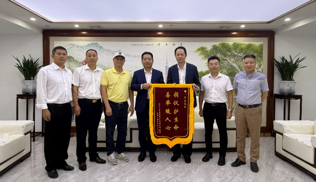 侨界爱心捐赠AED 及时成功挽救生命结善果